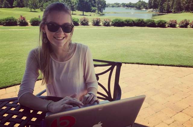 Caroline Christy - Social Maketer Caroline Christy - Social Maketer