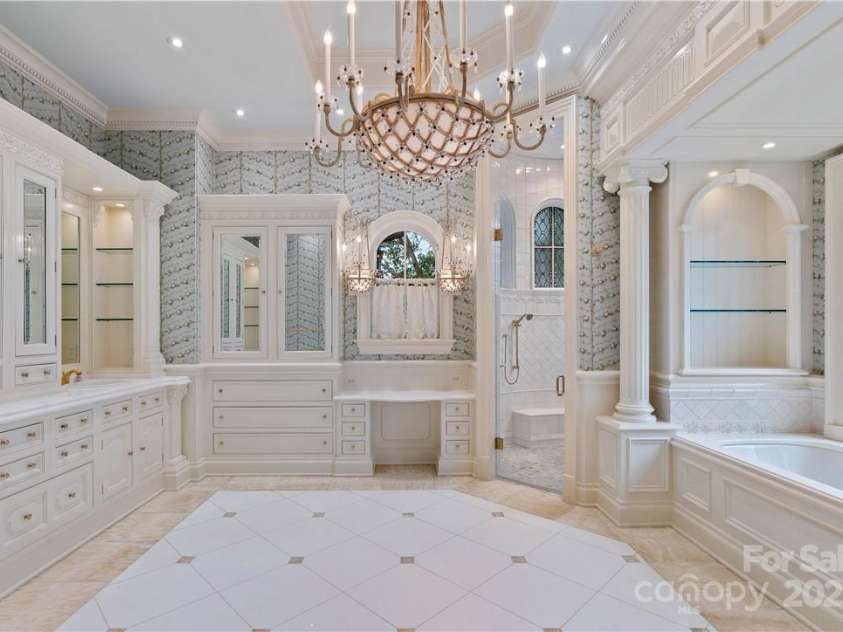 18019 Harbor Light Boulevard, Cornelius, NC 28031.  MLS# CAR3895525, YatesRealty ID 1. PRIMARY BATH