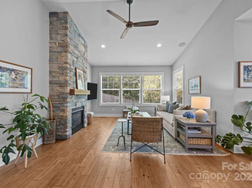 5 Meeting Street, Asheville, NC 28803.  MLS# CAR4298172, YatesRealty ID 10. Cozy living area