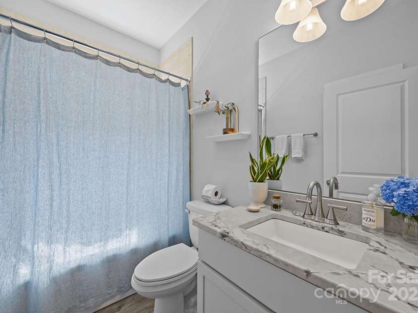5 Meeting Street, Asheville, NC 28803.  MLS# CAR4298172, YatesRealty ID 10. Hallway bathroom with tiled tub/shower