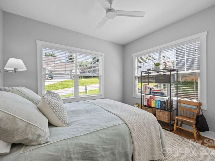 5 Meeting Street, Asheville, NC 28803.  MLS# CAR4298172, YatesRealty ID 10. Light and bright