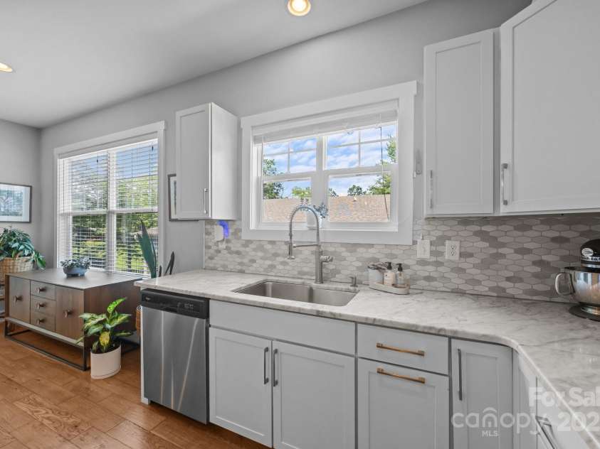 5 Meeting Street, Asheville, NC 28803.  MLS# CAR4298172, YatesRealty ID 10. More natural light