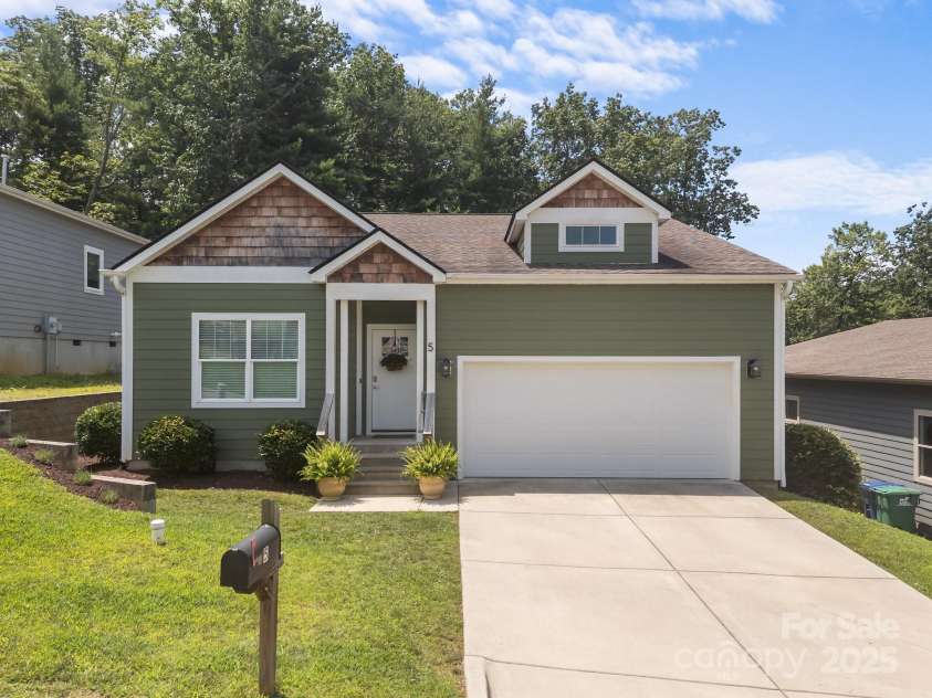 5 Meeting Street, Asheville, NC 28803.  MLS# CAR4298172, YatesRealty ID 10. Welcome home!