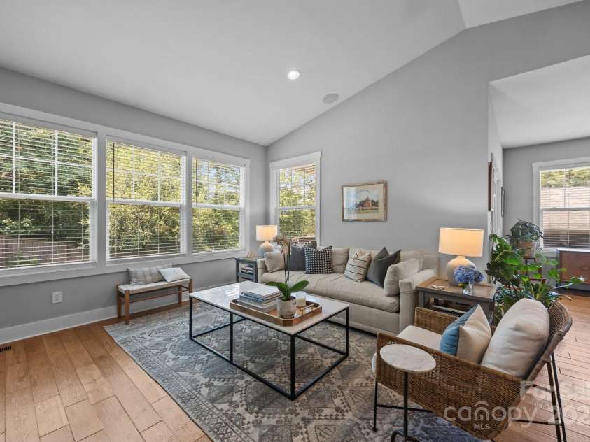 5 Meeting Street, Asheville, NC 28803.  MLS# CAR4298172, YatesRealty ID 10. Windows galore