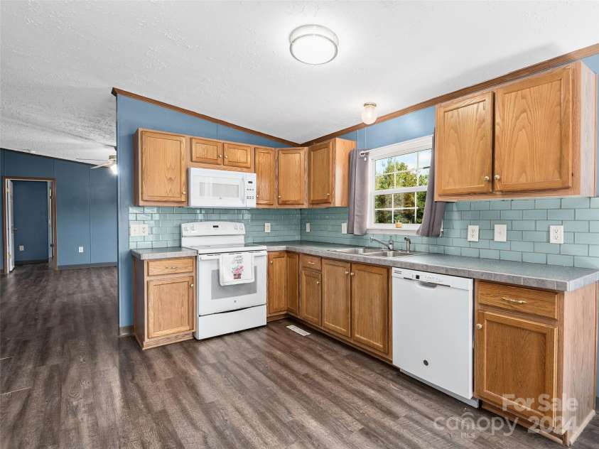 33 Goose Creek Road, Swannanoa, NC 28778.  MLS# CAR4174753, YatesRealty ID 1000. 