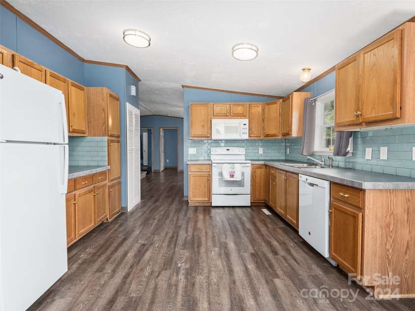 33 Goose Creek Road, Swannanoa, NC 28778.  MLS# CAR4174753, YatesRealty ID 1000. 