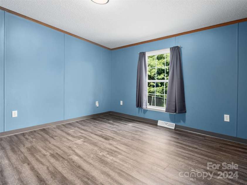 33 Goose Creek Road, Swannanoa, NC 28778.  MLS# CAR4174753, YatesRealty ID 1000. 