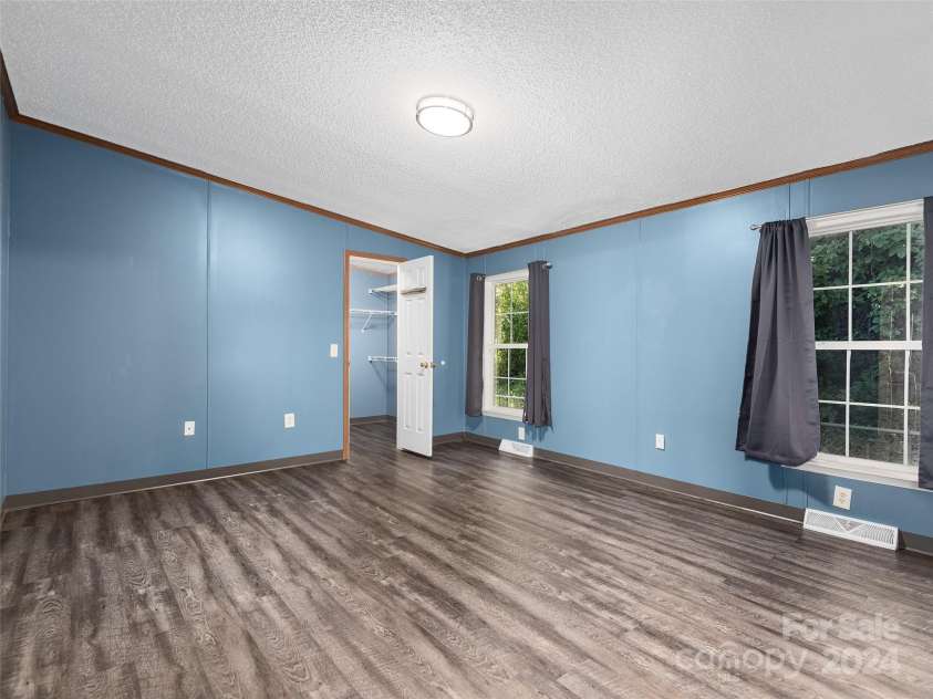 33 Goose Creek Road, Swannanoa, NC 28778.  MLS# CAR4174753, YatesRealty ID 1000. 