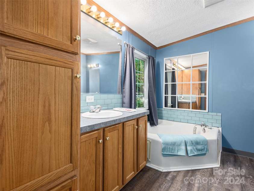 33 Goose Creek Road, Swannanoa, NC 28778.  MLS# CAR4174753, YatesRealty ID 1000. 