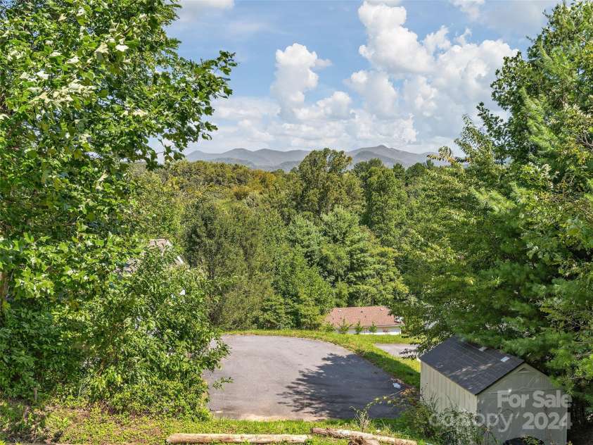 33 Goose Creek Road, Swannanoa, NC 28778.  MLS# CAR4174753, YatesRealty ID 1000. 