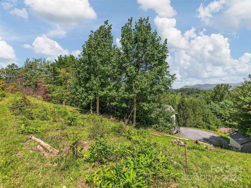 33 Goose Creek Road, Swannanoa, NC 28778.  MLS# CAR4174753, YatesRealty ID 1000. 