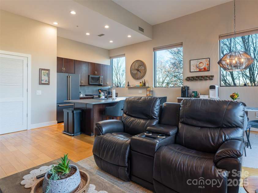 60 Market Street, Asheville, NC 28801.  MLS# CAR4321764, YatesRealty ID 1000. 