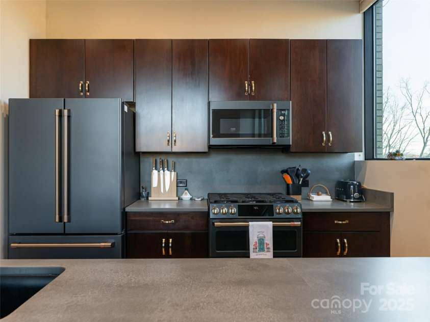 60 Market Street, Asheville, NC 28801.  MLS# CAR4321764, YatesRealty ID 1000. 