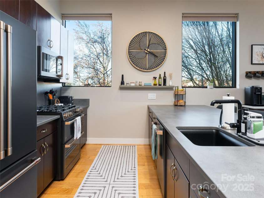 60 Market Street, Asheville, NC 28801.  MLS# CAR4321764, YatesRealty ID 1000. 