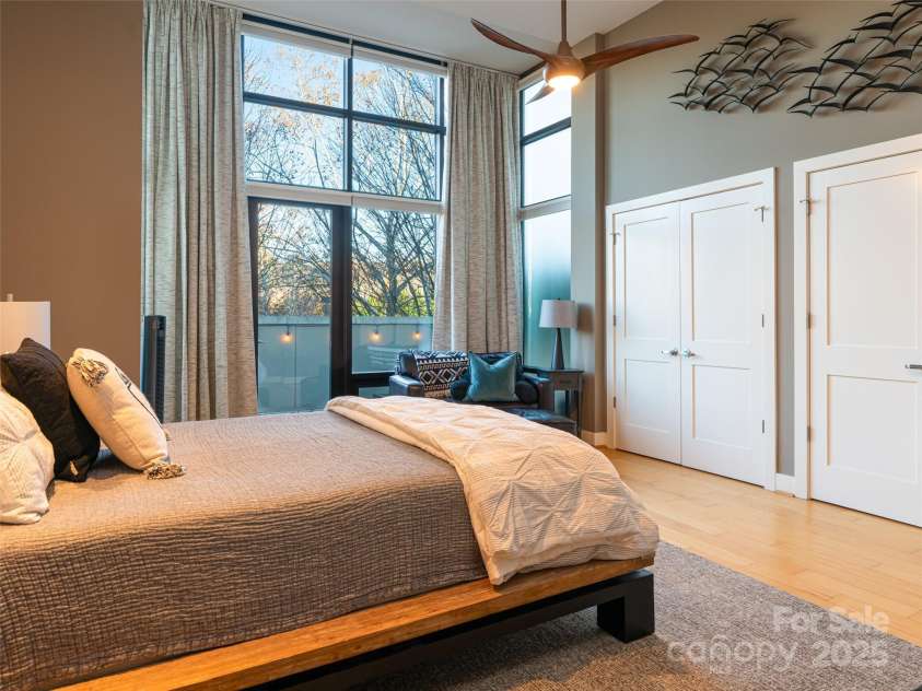 60 Market Street, Asheville, NC 28801.  MLS# CAR4321764, YatesRealty ID 1000. 