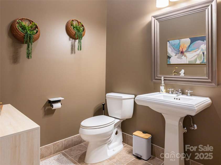 60 Market Street, Asheville, NC 28801.  MLS# CAR4321764, YatesRealty ID 1000. 