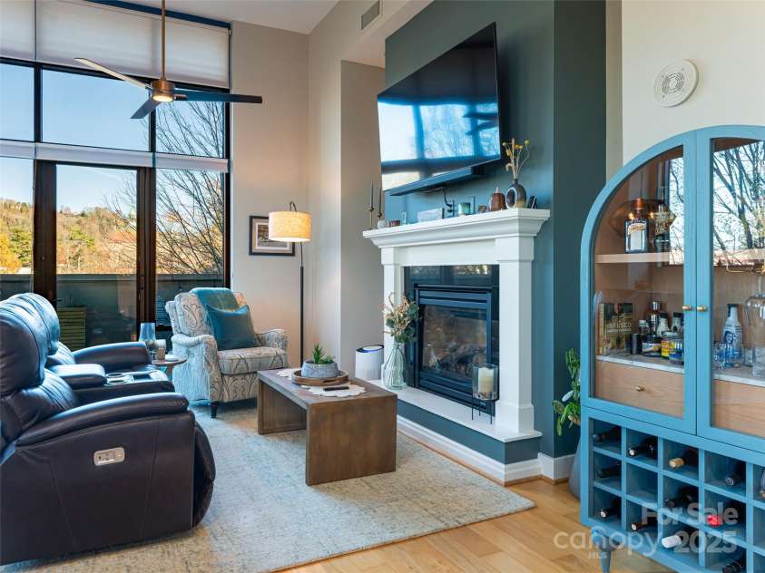 60 Market Street, Asheville, NC 28801.  MLS# CAR4321764, YatesRealty ID 1000. Gas fireplace