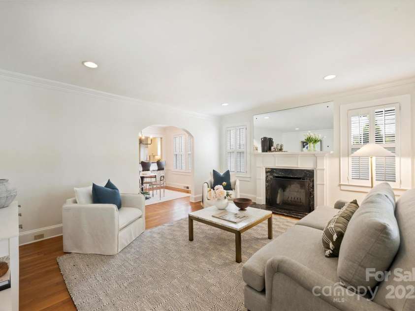 2015 Club Road, Charlotte, NC 28205.  MLS# CAR4252825, YatesRealty ID 10002. 