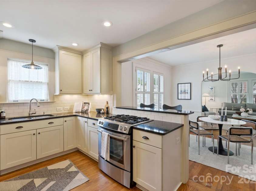 2015 Club Road, Charlotte, NC 28205.  MLS# CAR4252825, YatesRealty ID 10002. 