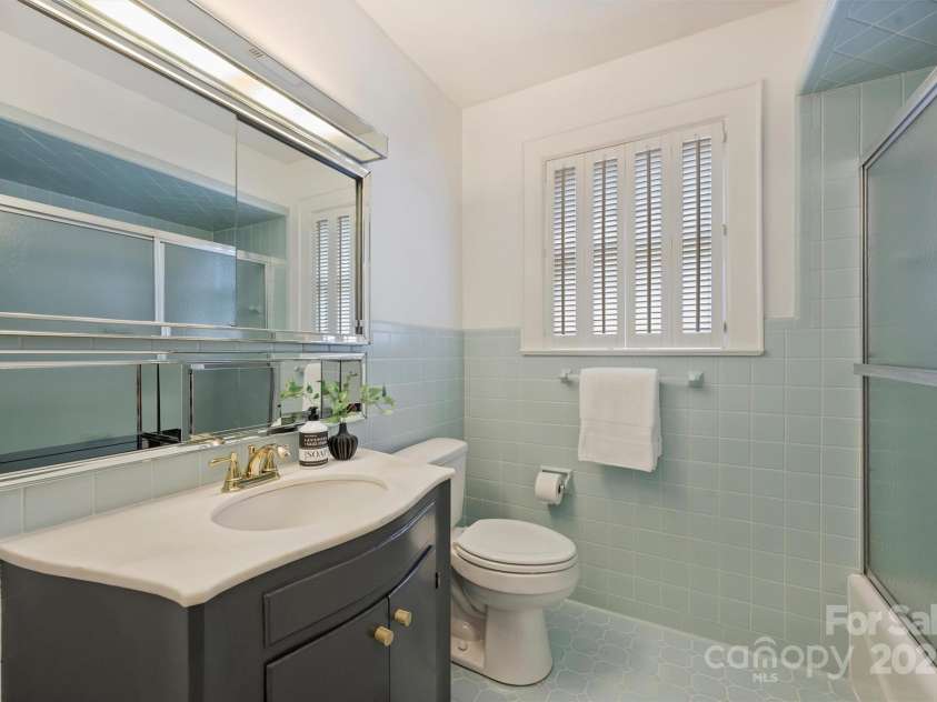 2015 Club Road, Charlotte, NC 28205.  MLS# CAR4252825, YatesRealty ID 10002. 