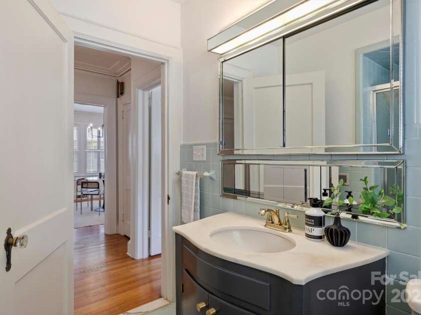 2015 Club Road, Charlotte, NC 28205.  MLS# CAR4252825, YatesRealty ID 10002. 