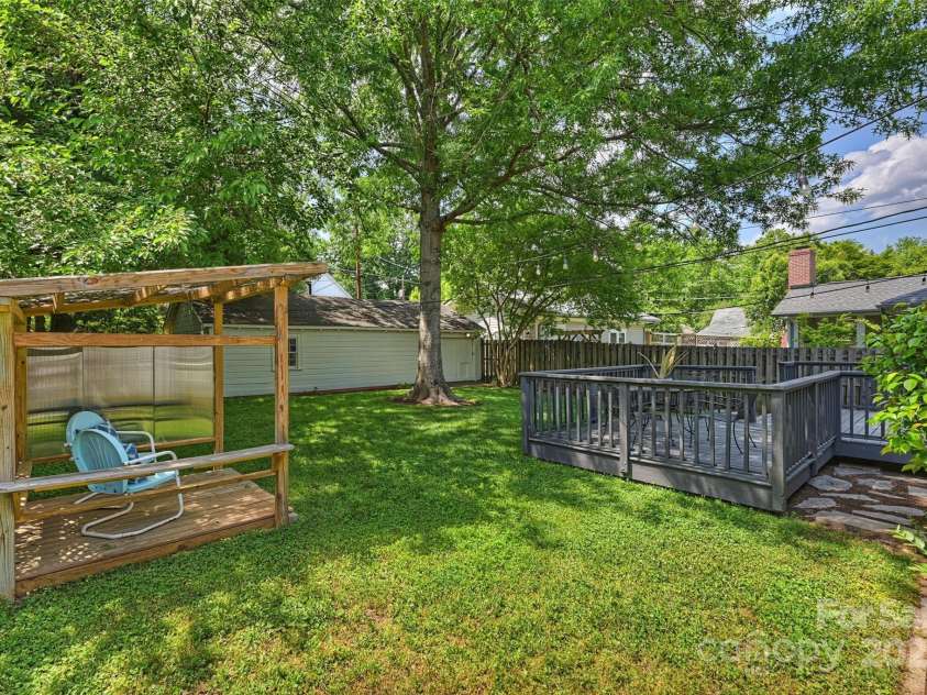 2015 Club Road, Charlotte, NC 28205.  MLS# CAR4252825, YatesRealty ID 10002. 