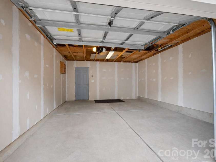121 Quarter Lane, Mooresville, NC 28117.  MLS# CAR4334394, YatesRealty ID 10003. 
