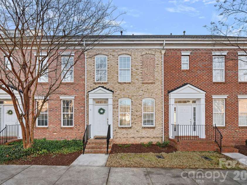 121 Quarter Lane, Mooresville, NC 28117.  MLS# CAR4334394, YatesRealty ID 10003. 