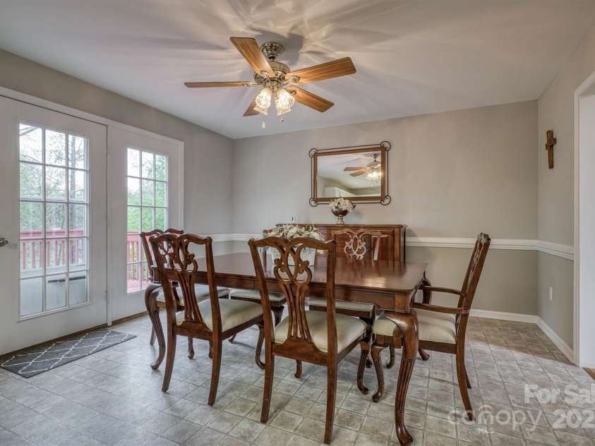 3704 25th Street Place, Hickory, NC 28601.  MLS# CAR4242158, YatesRealty ID 10004. 