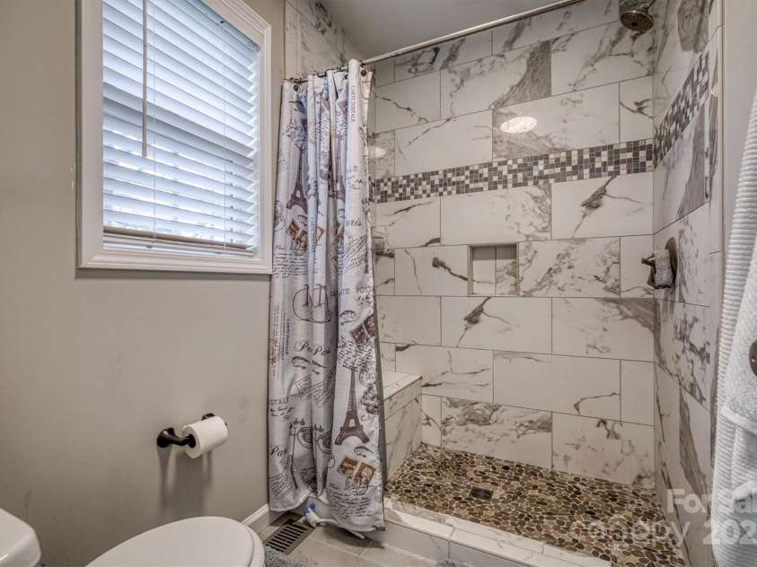 3704 25th Street Place, Hickory, NC 28601.  MLS# CAR4242158, YatesRealty ID 10004. 