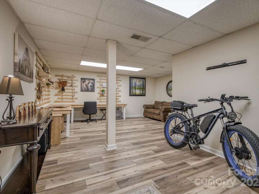 3704 25th Street Place, Hickory, NC 28601.  MLS# CAR4242158, YatesRealty ID 10004. 