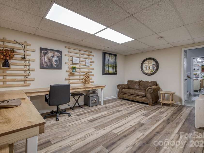 3704 25th Street Place, Hickory, NC 28601.  MLS# CAR4242158, YatesRealty ID 10004. 