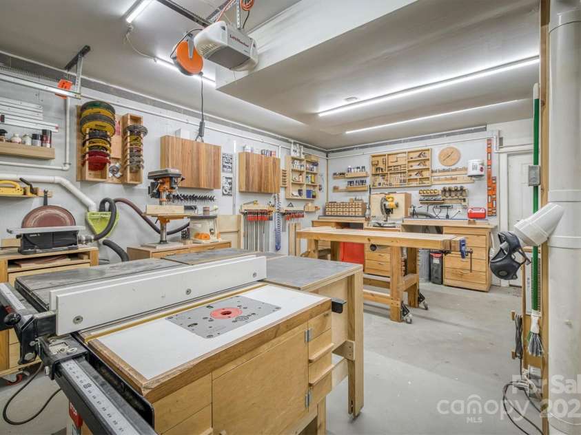 3704 25th Street Place, Hickory, NC 28601.  MLS# CAR4242158, YatesRealty ID 10004. 