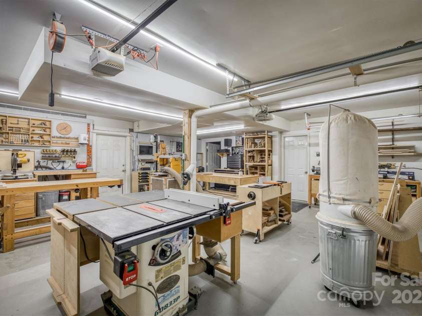 3704 25th Street Place, Hickory, NC 28601.  MLS# CAR4242158, YatesRealty ID 10004. 