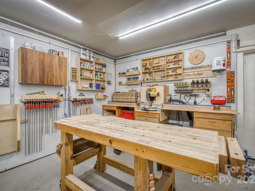 3704 25th Street Place, Hickory, NC 28601.  MLS# CAR4242158, YatesRealty ID 10004. 