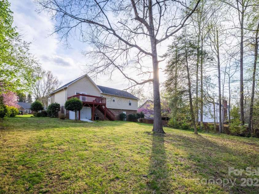 3704 25th Street Place, Hickory, NC 28601.  MLS# CAR4242158, YatesRealty ID 10004. 