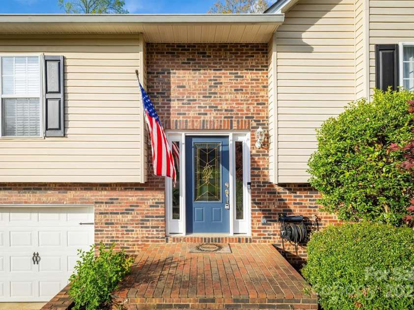 3704 25th Street Place, Hickory, NC 28601.  MLS# CAR4242158, YatesRealty ID 10004. 