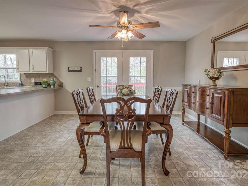 3704 25th Street Place, Hickory, NC 28601.  MLS# CAR4242158, YatesRealty ID 10004. Dinning room