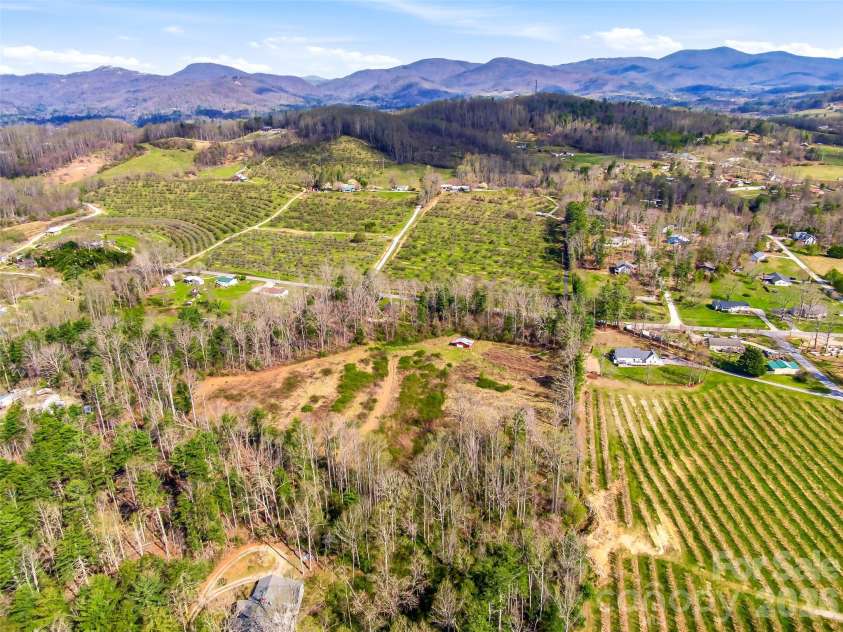 984 Pace Road, Hendersonville, NC 28792.  MLS# CAR4367366, YatesRealty ID 10005. 