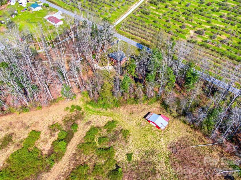 984 Pace Road, Hendersonville, NC 28792.  MLS# CAR4367366, YatesRealty ID 10005. 