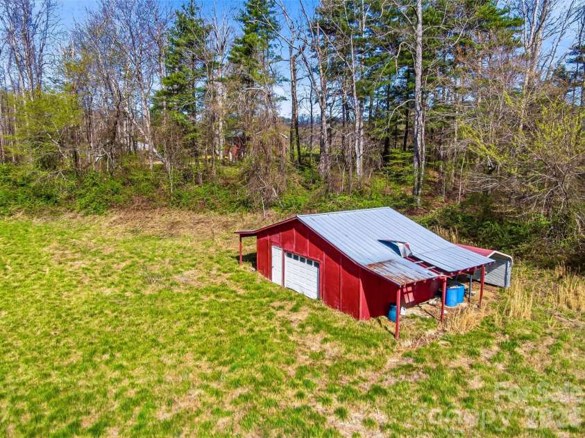 984 Pace Road, Hendersonville, NC 28792.  MLS# CAR4367366, YatesRealty ID 10005. 