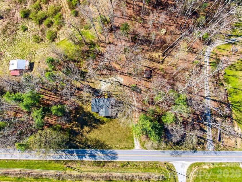 984 Pace Road, Hendersonville, NC 28792.  MLS# CAR4367366, YatesRealty ID 10005. 