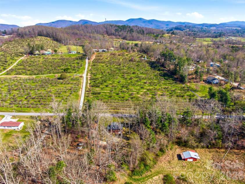 984 Pace Road, Hendersonville, NC 28792.  MLS# CAR4367366, YatesRealty ID 10005. 
