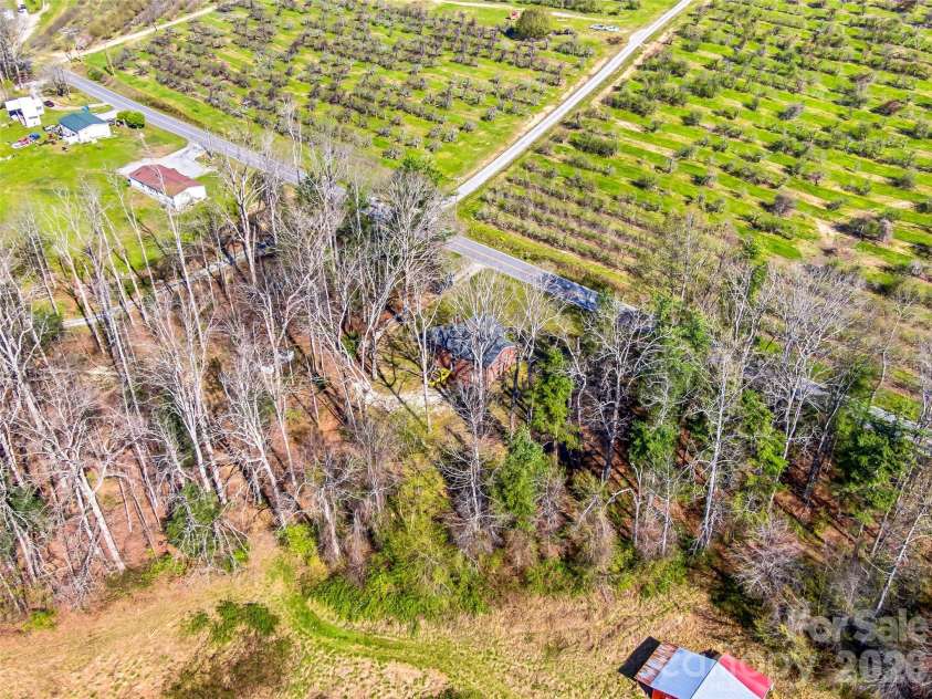 984 Pace Road, Hendersonville, NC 28792.  MLS# CAR4367366, YatesRealty ID 10005. 