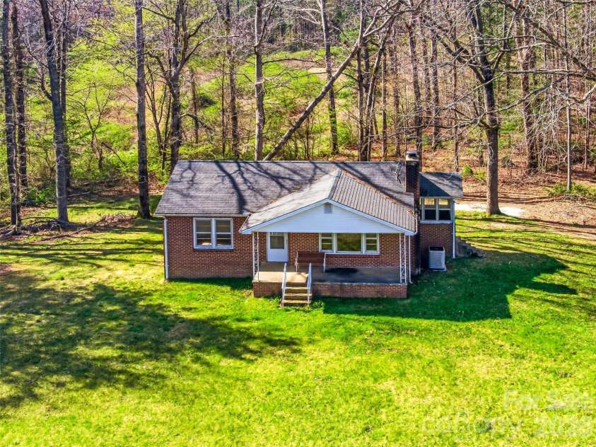 984 Pace Road, Hendersonville, NC 28792.  MLS# CAR4367366, YatesRealty ID 10005. 