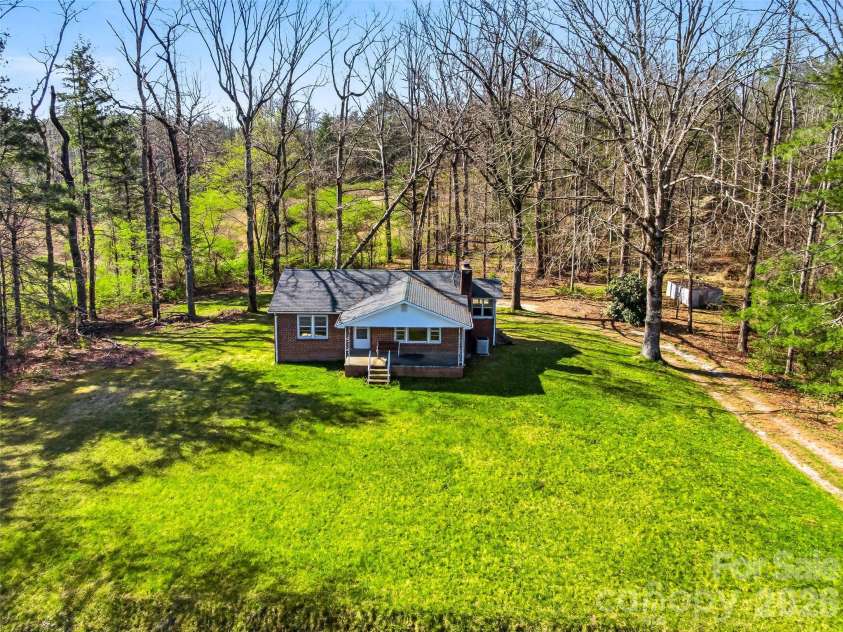 984 Pace Road, Hendersonville, NC 28792.  MLS# CAR4367366, YatesRealty ID 10005. 