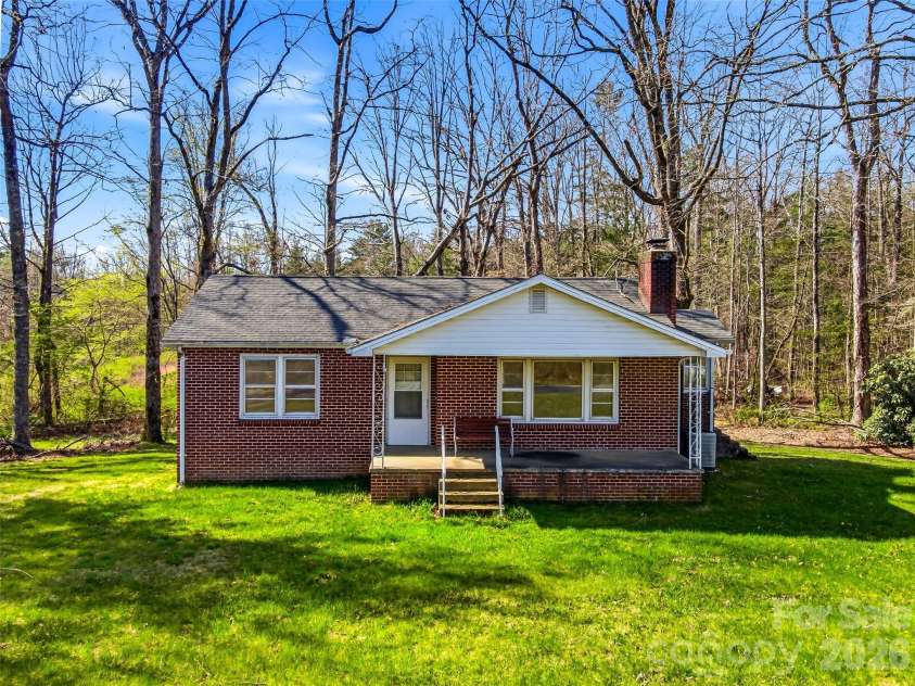 984 Pace Road, Hendersonville, NC 28792.  MLS# CAR4367366, YatesRealty ID 10005. 