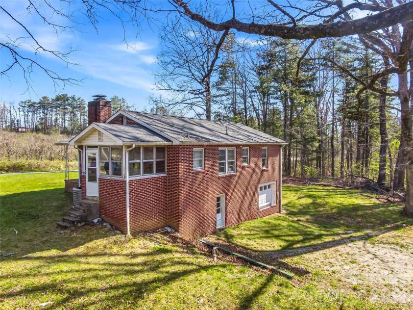 984 Pace Road, Hendersonville, NC 28792.  MLS# CAR4367366, YatesRealty ID 10005. 