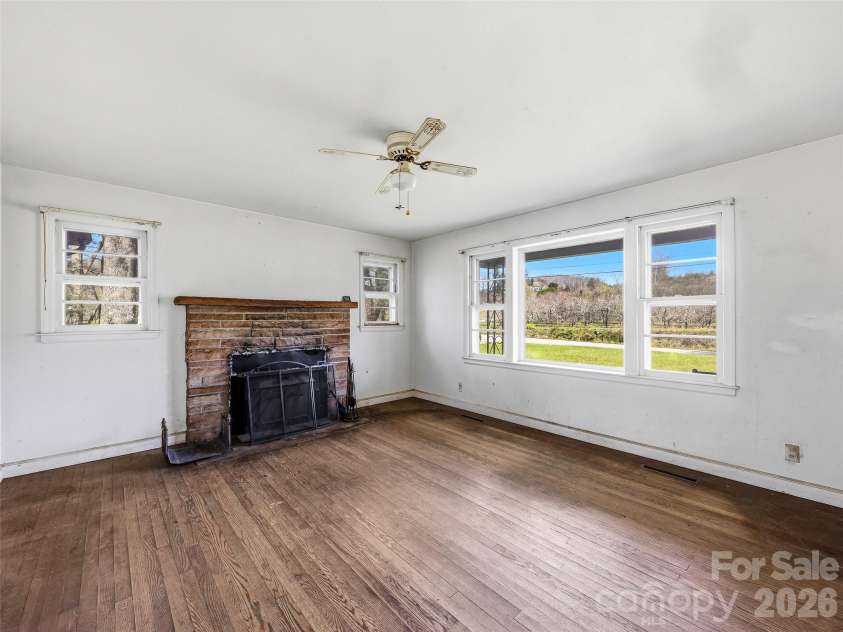 984 Pace Road, Hendersonville, NC 28792.  MLS# CAR4367366, YatesRealty ID 10005. 
