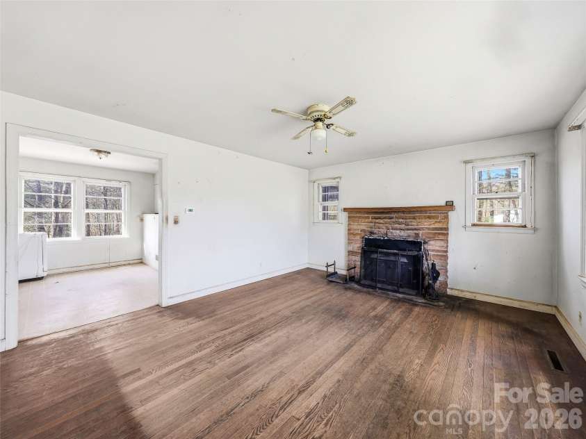 984 Pace Road, Hendersonville, NC 28792.  MLS# CAR4367366, YatesRealty ID 10005. 